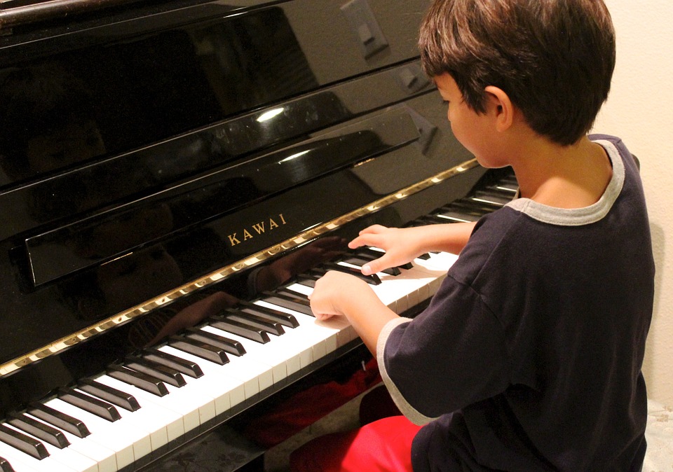Harmonious families: children and musical instruments