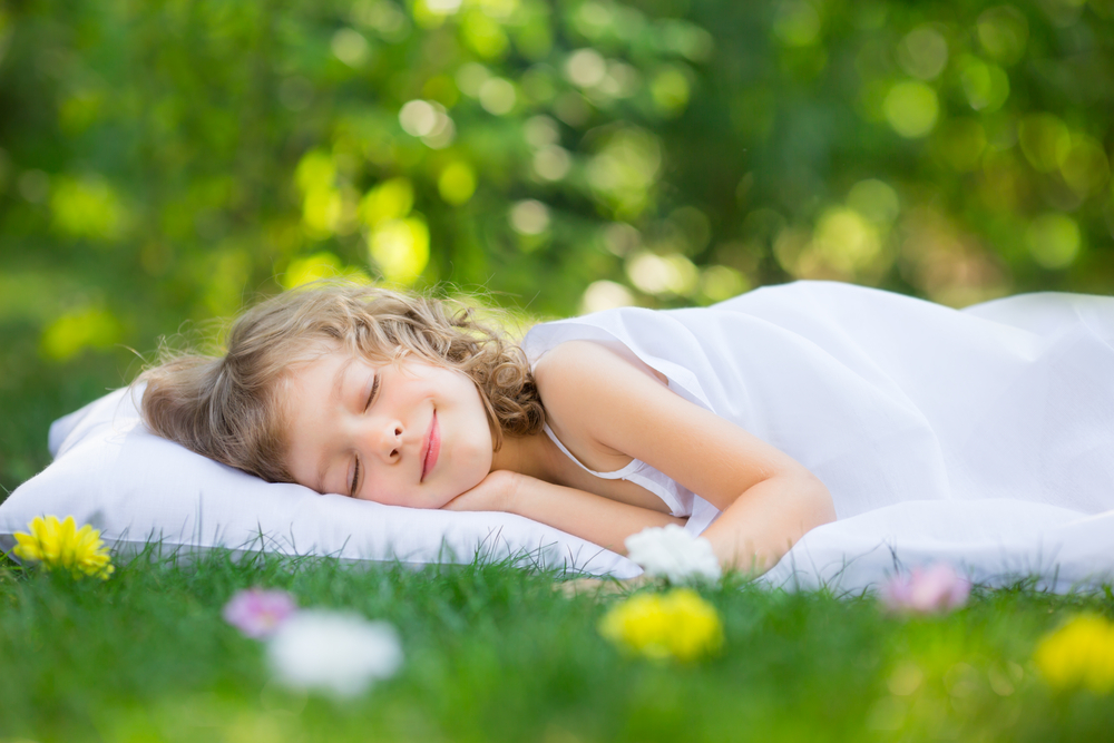 Help your child sleep well these summer holidays