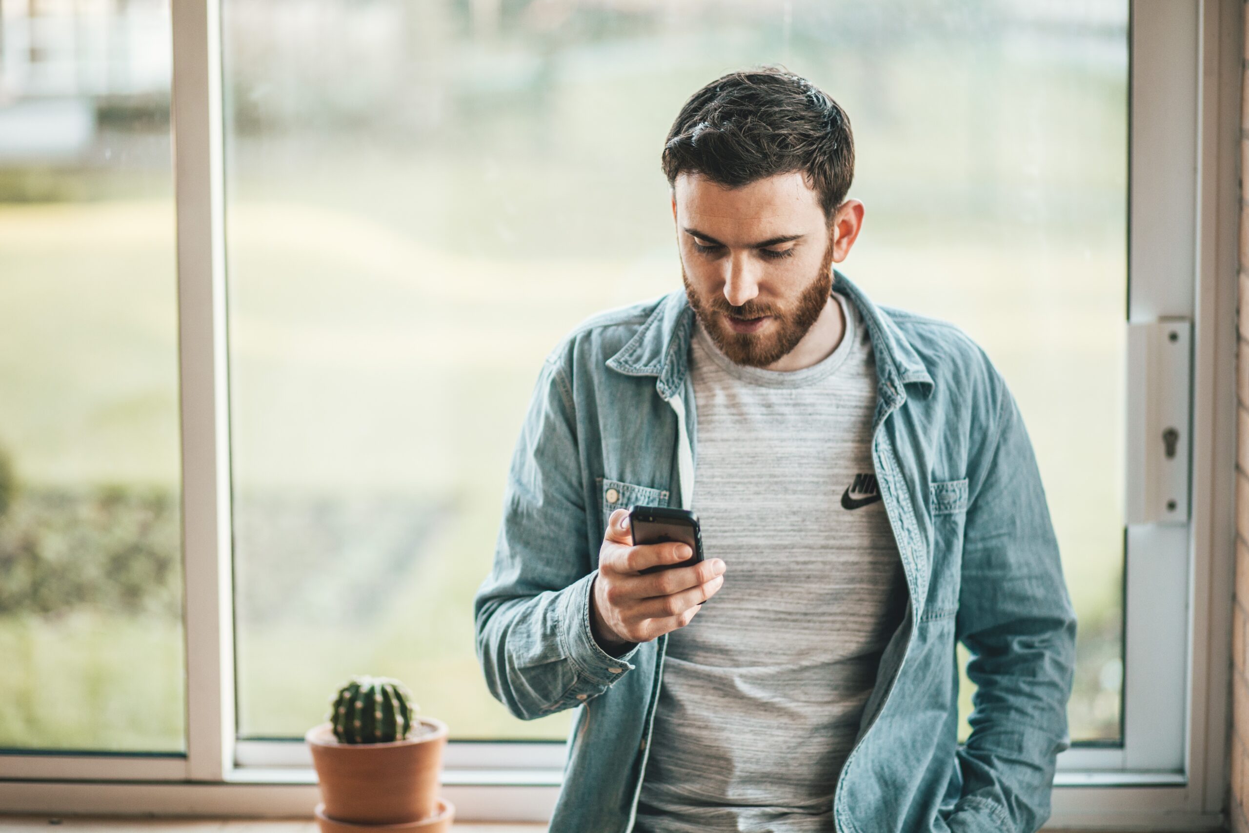 Are dads spending too much time on their phone?
