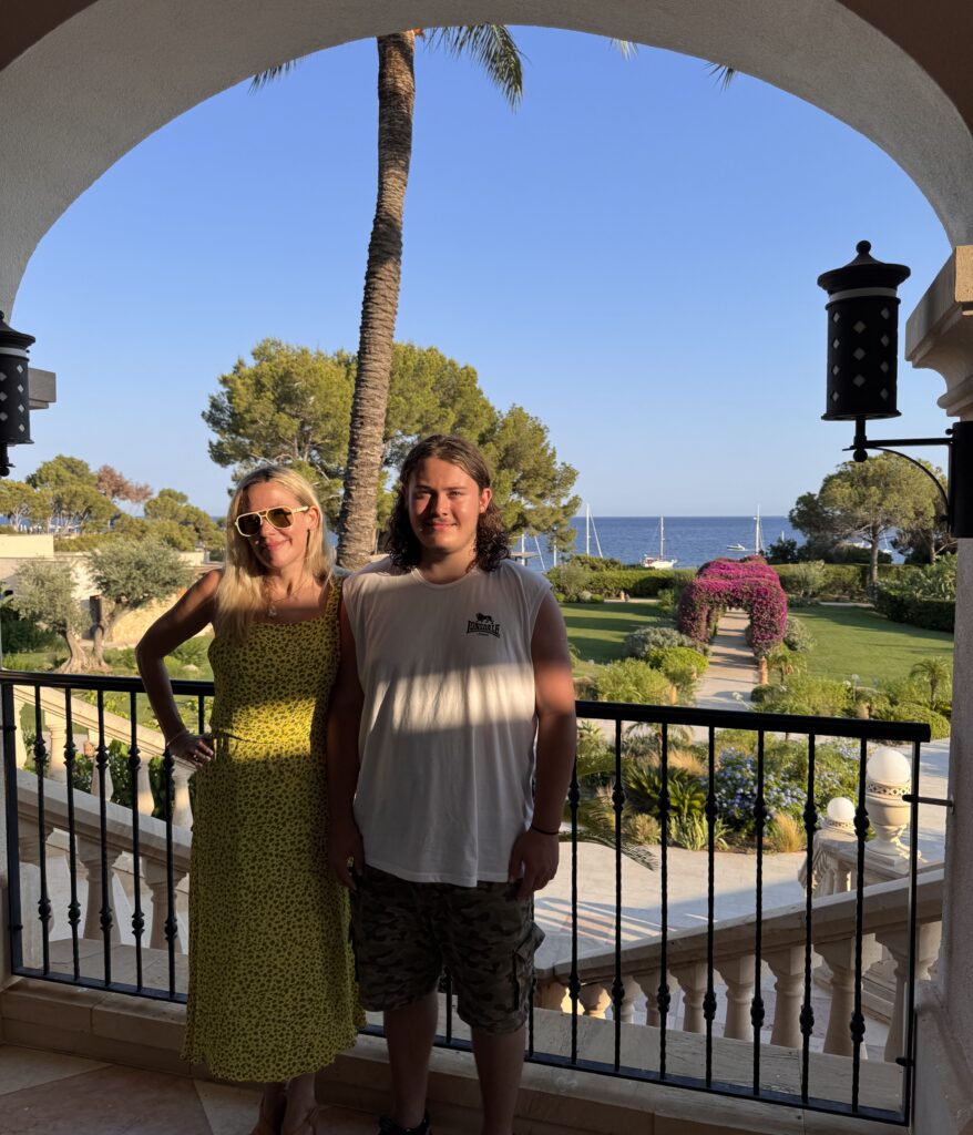 st-regis-bar-mardavall-mallorca-teens