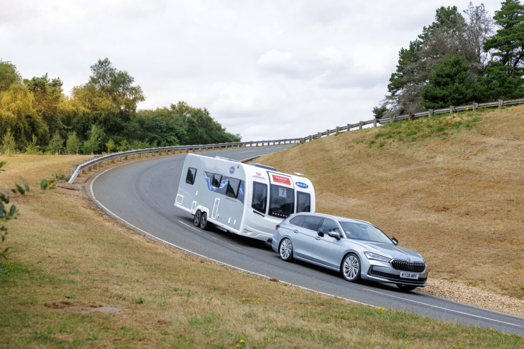 škoda-superb-caravan-towcar