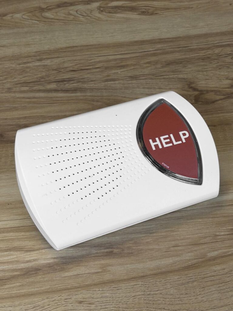 white-help-device-safety-alert-necklace